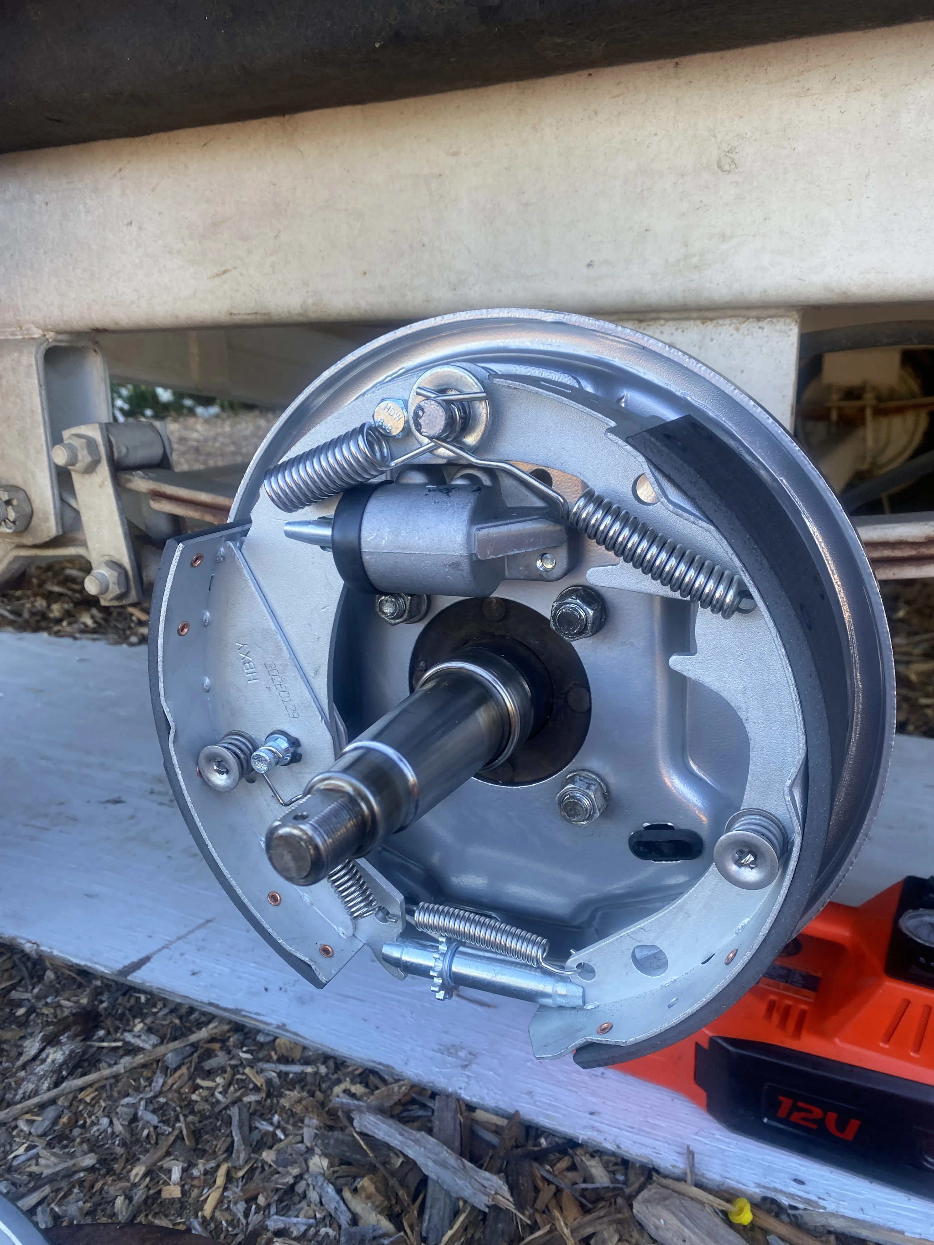 Trailer brake backing plate assembly installed on an axle spindle